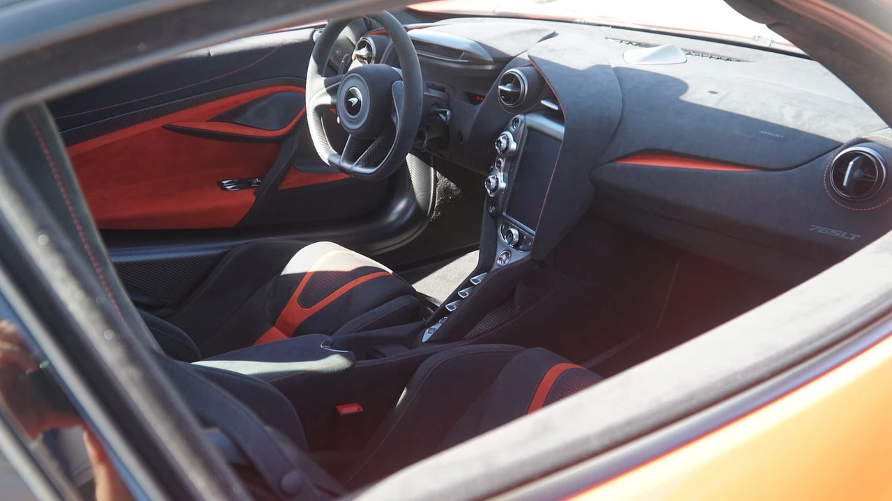 2021 McLaren 765LT - Image 8 of 31