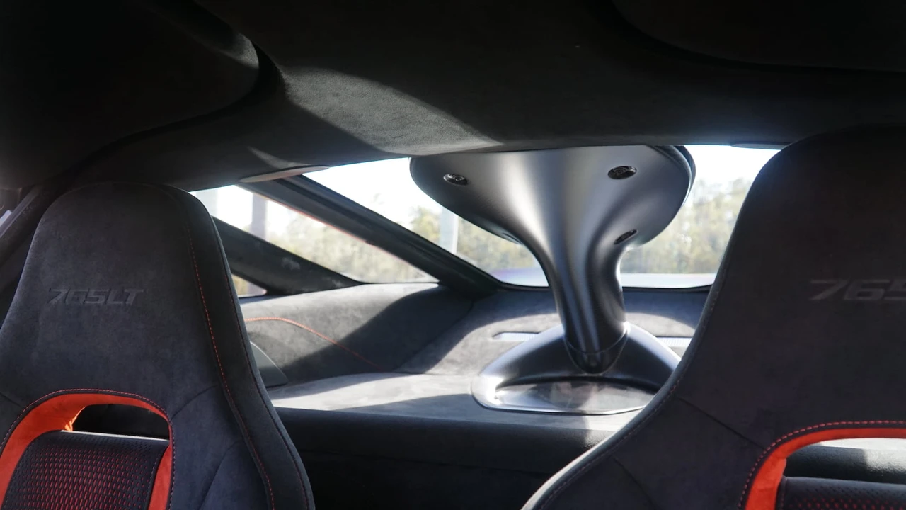 2021 McLaren 765LT - Image 10 of 31