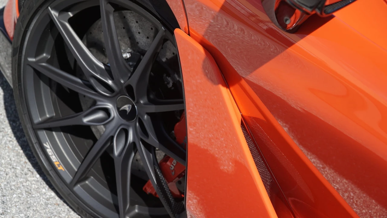 2021 McLaren 765LT - Image 26 of 31