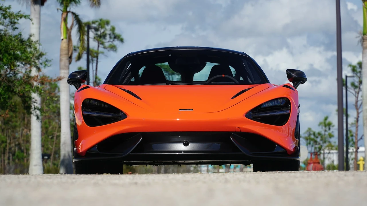 2021 McLaren 765LT - Image 27 of 31