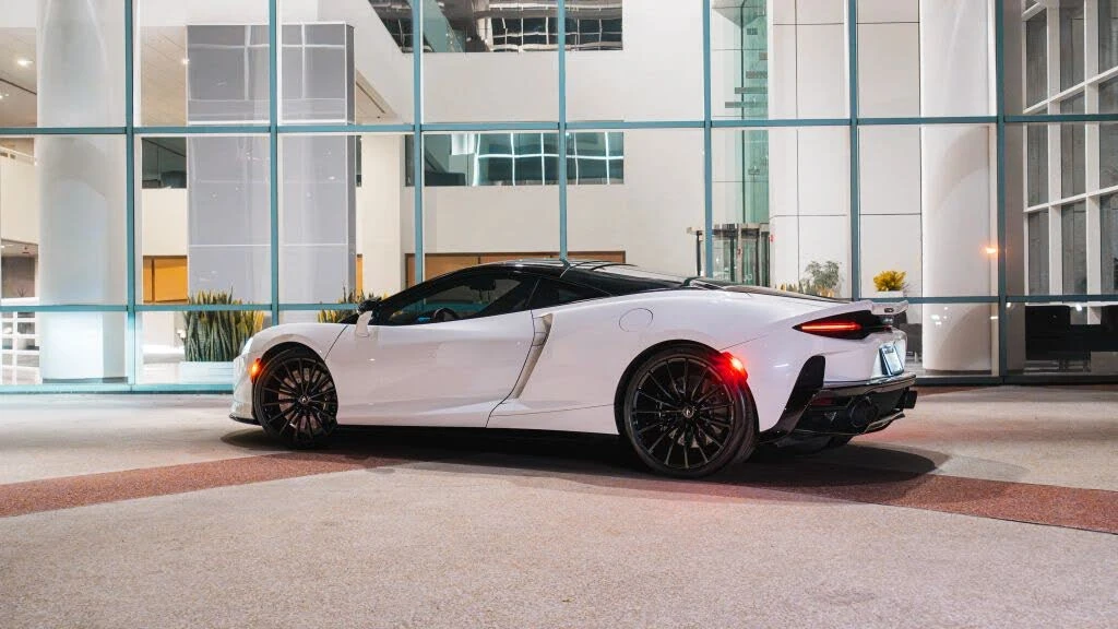 2021 McLaren GT - Image 13 of 28