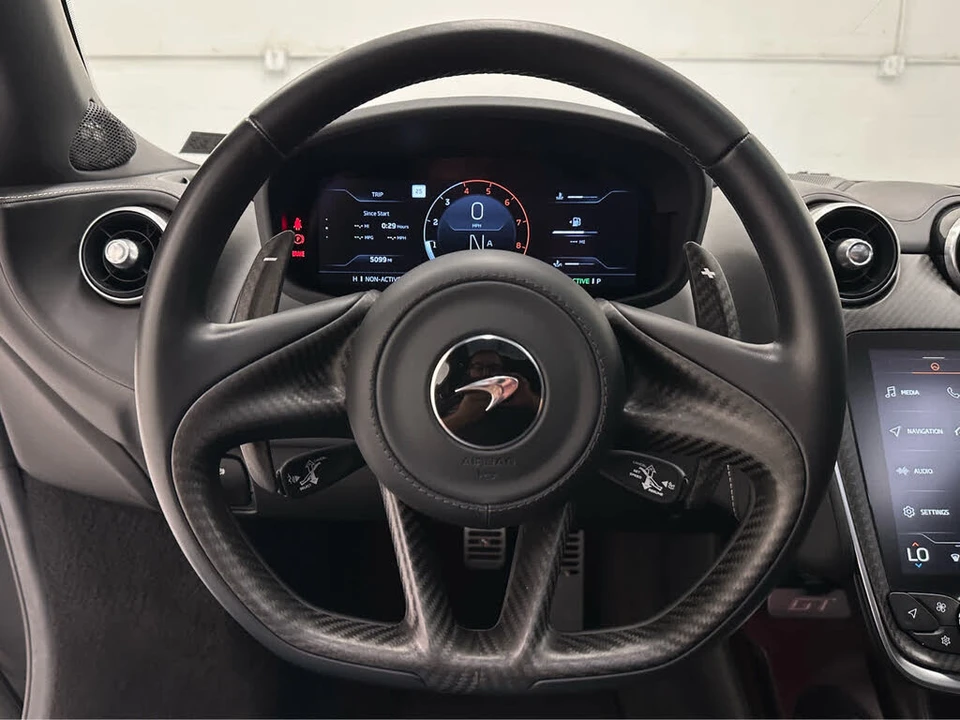 2021 McLaren GT - Image 17 of 30