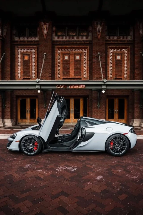 2021 McLaren 570S Spider - Image 2 of 4