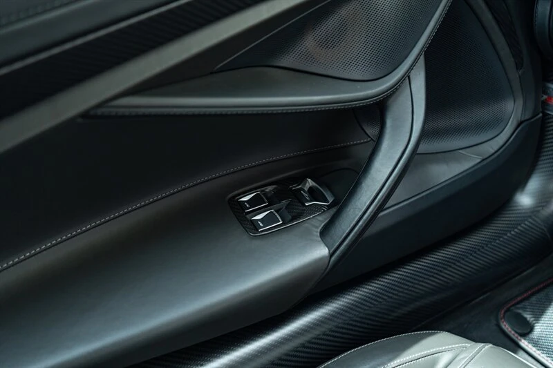 2021 McLaren 720S Spider - Image 12 of 20