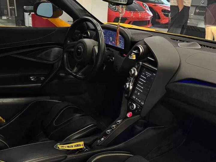 2021 McLaren 720S Spider - Image 4 of 13