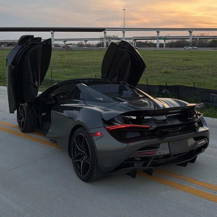 2021 McLaren 720S Spider - Image 2 of 18