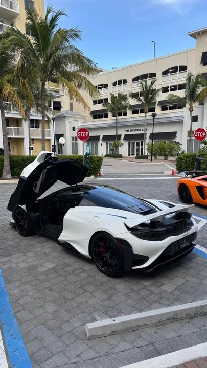 2021 McLaren 765LT - Image 2 of 7
