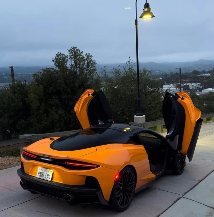2021 McLaren GT - Image 2 of 3