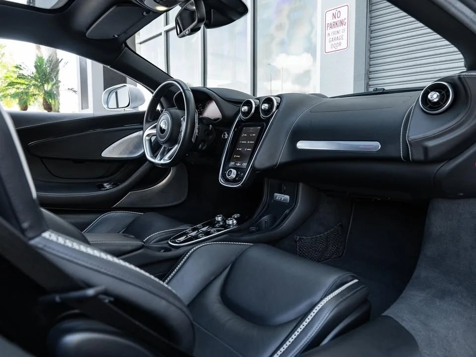 2021 McLaren GT - Image 2 of 17
