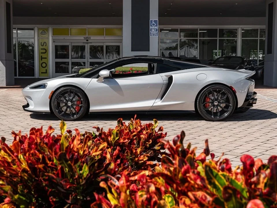 2021 McLaren GT - Image 11 of 17