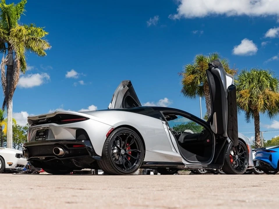 2021 McLaren GT - Image 3 of 17