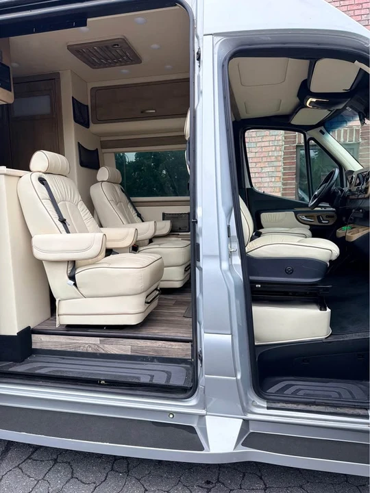 2021 Mercedes-Benz VS30 Sprinter - Image 3 of 4
