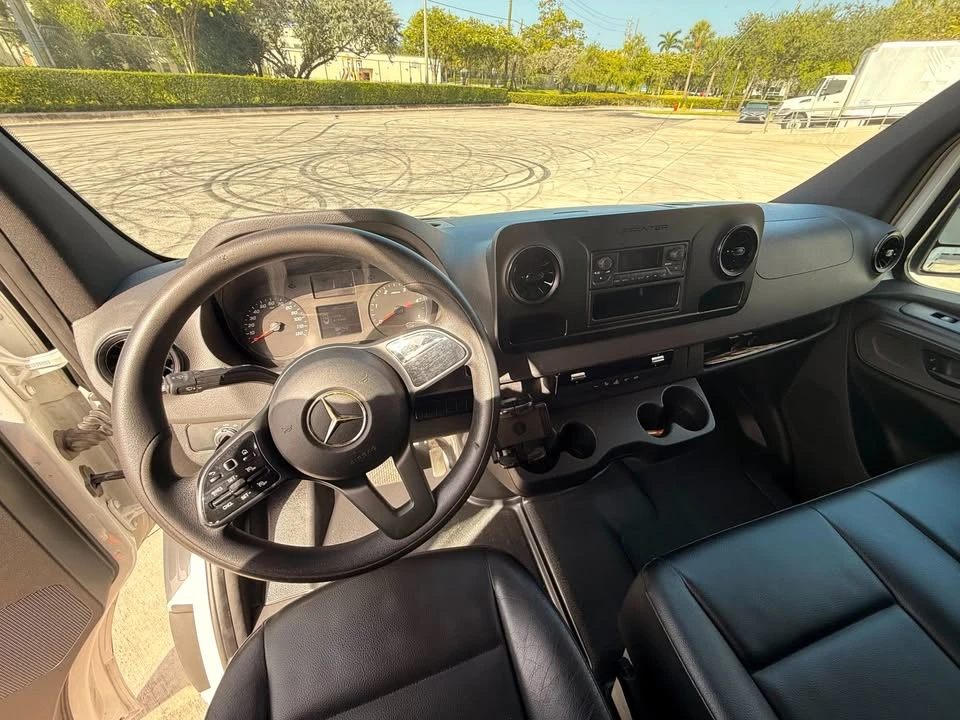 2021 Mercedes-Benz VS30 Sprinter - Image 4 of 9