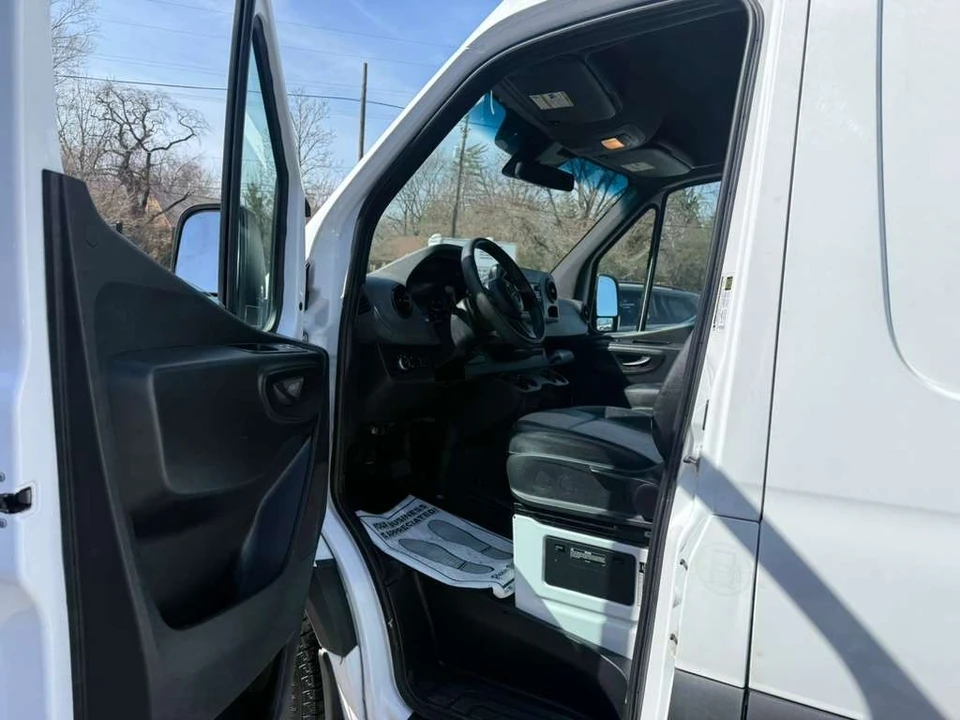 2021 Mercedes-Benz VS30 Sprinter - Image 16 of 21