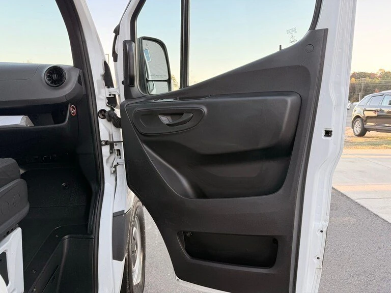 2021 Mercedes-Benz VS30 Sprinter - Image 14 of 16