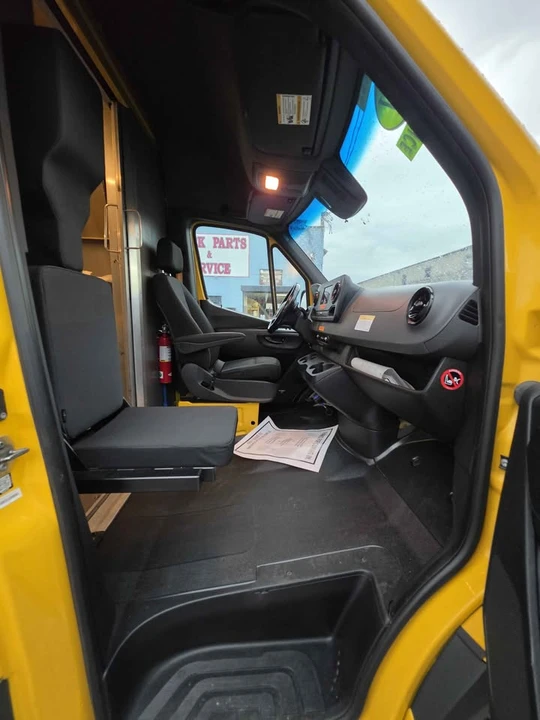 2021 Mercedes-Benz VS30 Sprinter - Image 9 of 18