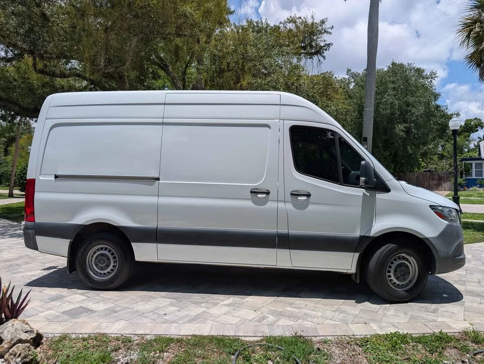 2021 Mercedes-Benz VS30 Sprinter - Image 2 of 10
