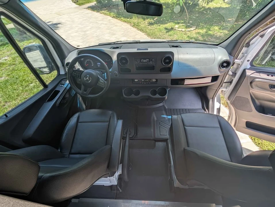 2021 Mercedes-Benz VS30 Sprinter - Image 9 of 10