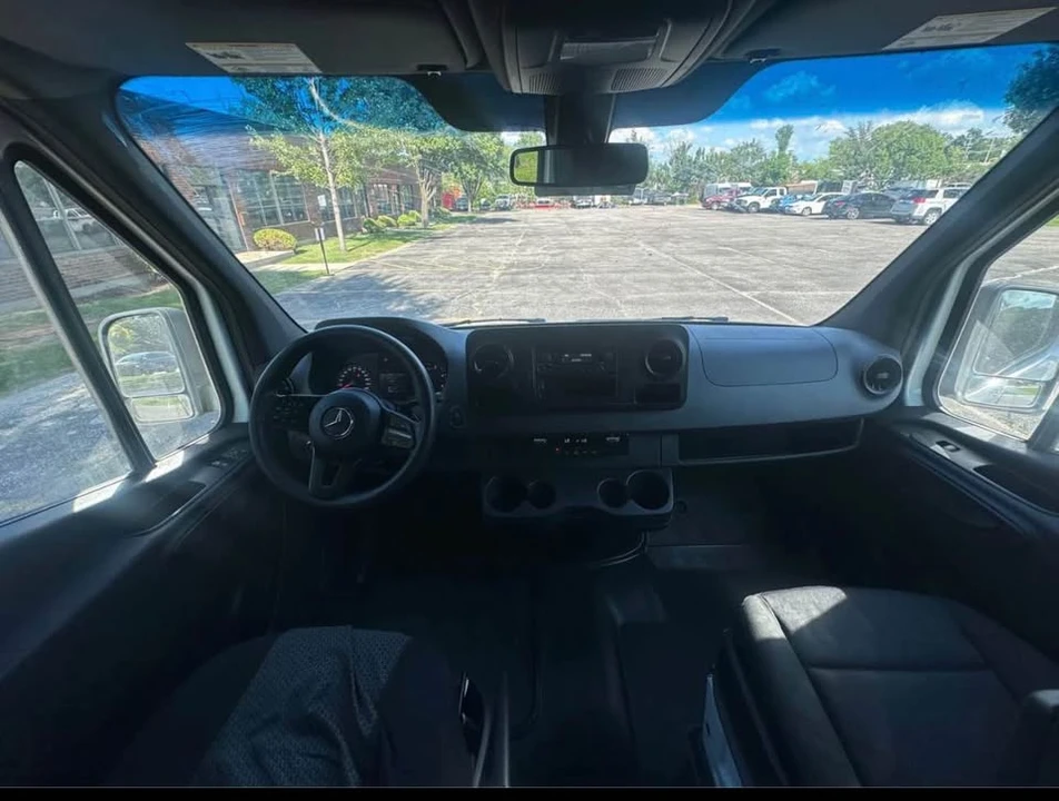 2021 Mercedes-Benz VS30 Sprinter - Image 3 of 10