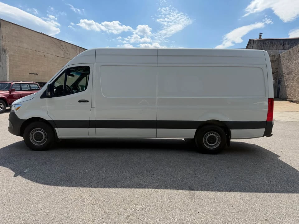 2021 Mercedes-Benz VS30 Sprinter - Image 2 of 15