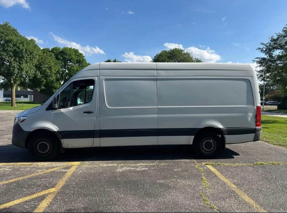 2021 Mercedes-Benz VS30 Sprinter - Image 2 of 10