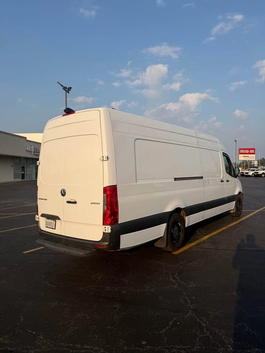 2021 Mercedes-Benz VS30 Sprinter - Image 3 of 4