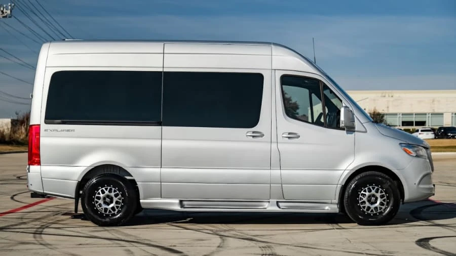 2021 Mercedes-Benz VS30 Sprinter - Image 2 of 15