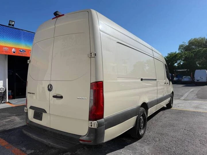2021 Mercedes-Benz VS30 Sprinter - Image 5 of 8