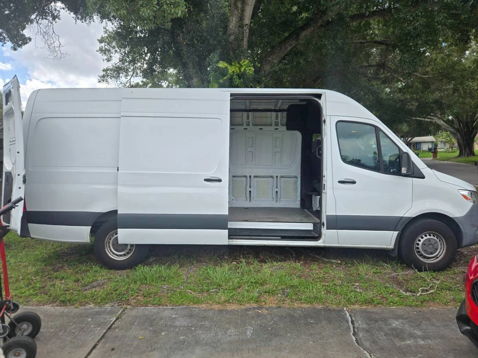 2021 Mercedes-Benz VS30 Sprinter - Image 2 of 10