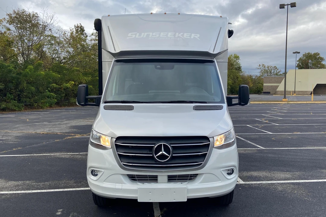 2021 Mercedes-Benz VS30 Sprinter - Image 2 of 31