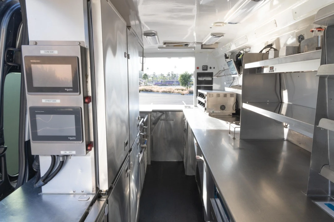 2021 Mercedes-Benz VS30 Sprinter - Image 19 of 21