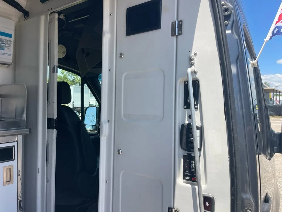 2021 Mercedes-Benz VS30 Sprinter - Image 10 of 20