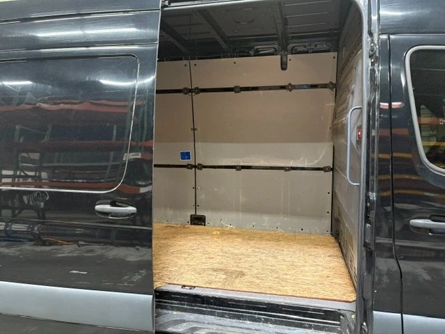 2021 Mercedes-Benz VS30 Sprinter - Image 17 of 18