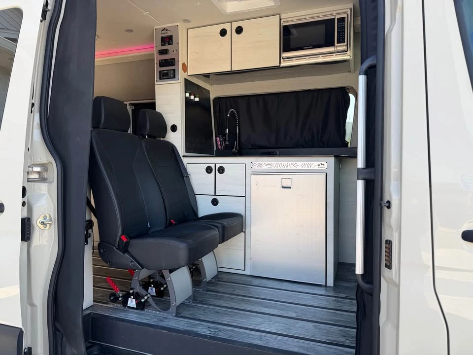 2021 Mercedes-Benz VS30 Sprinter - Image 8 of 11