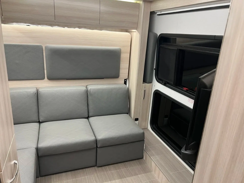 2021 Mercedes-Benz VS30 Sprinter - Image 4 of 16
