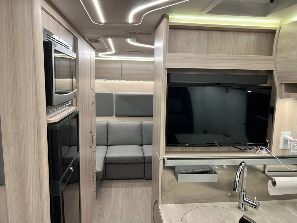 2021 Mercedes-Benz VS30 Sprinter - Image 2 of 16