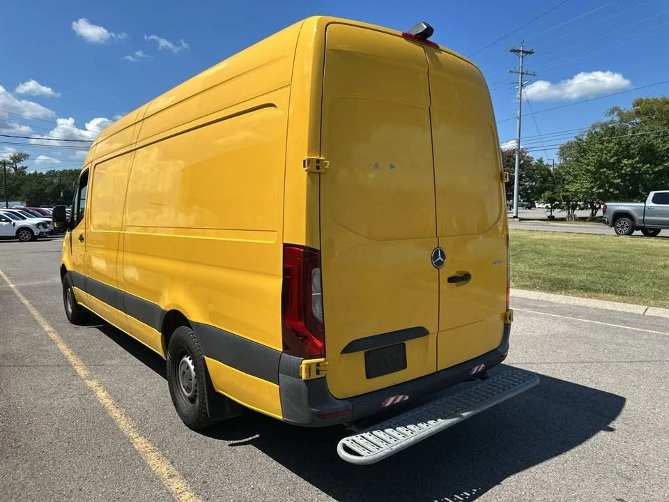 2021 Mercedes-Benz VS30 Sprinter - Image 2 of 16