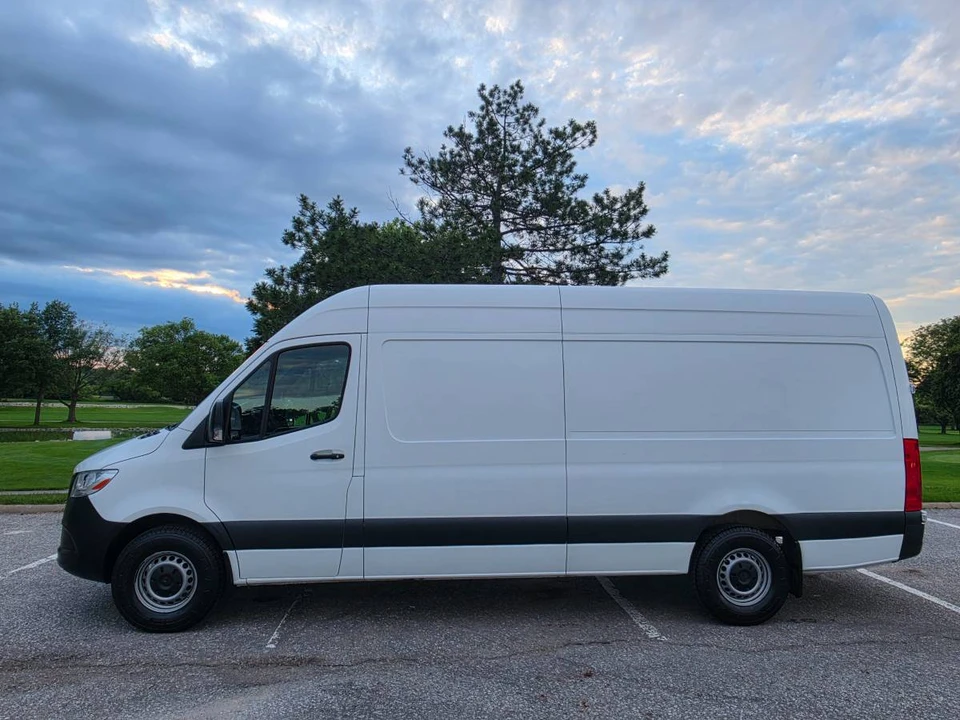 2021 Mercedes-Benz VS30 Sprinter - Image 2 of 23