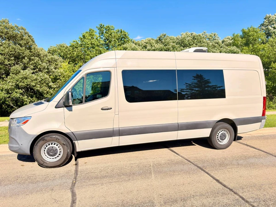 2021 Mercedes-Benz VS30 Sprinter - Image 2 of 16