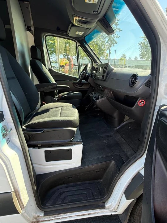2021 Mercedes-Benz VS30 Sprinter - Image 8 of 10