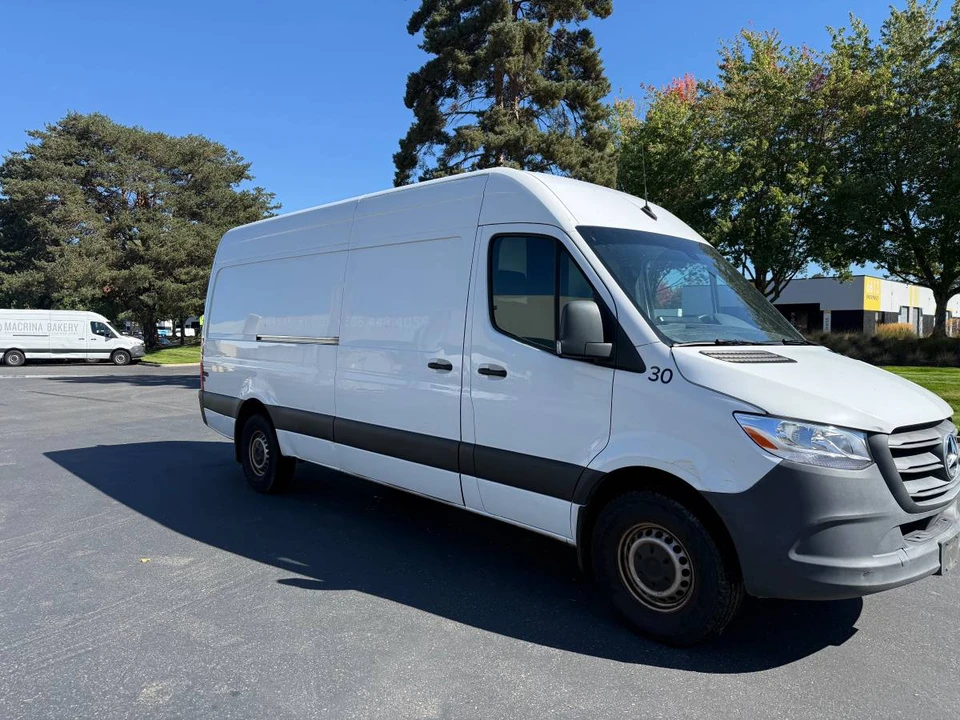 2021 Mercedes-Benz VS30 Sprinter - Image 2 of 10