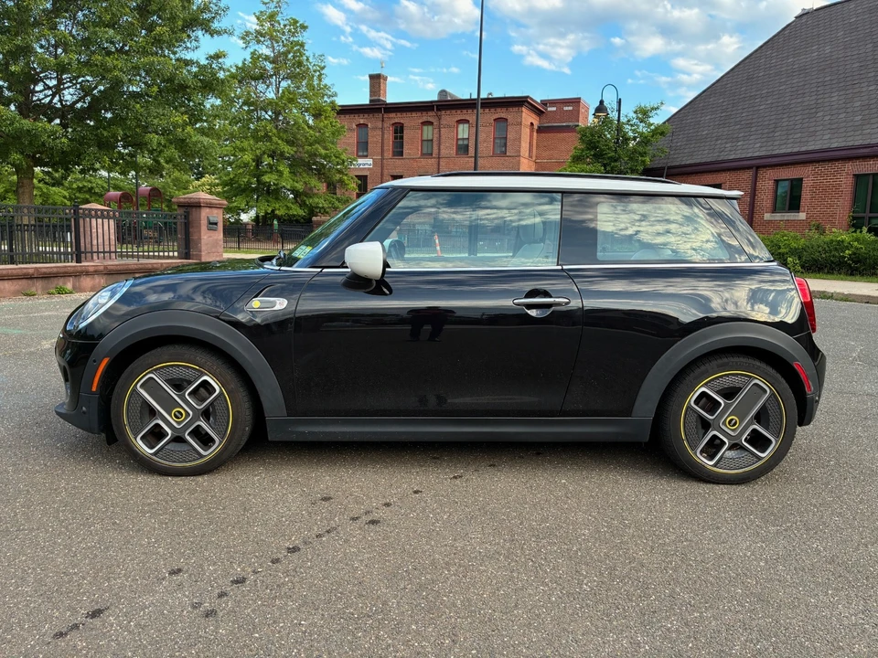 2021 Mini Mini 3rd Gen - Image 3 of 20