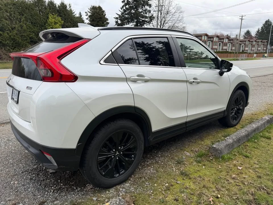 2021 Mitsubishi Eclipse Cross - Image 2 of 12