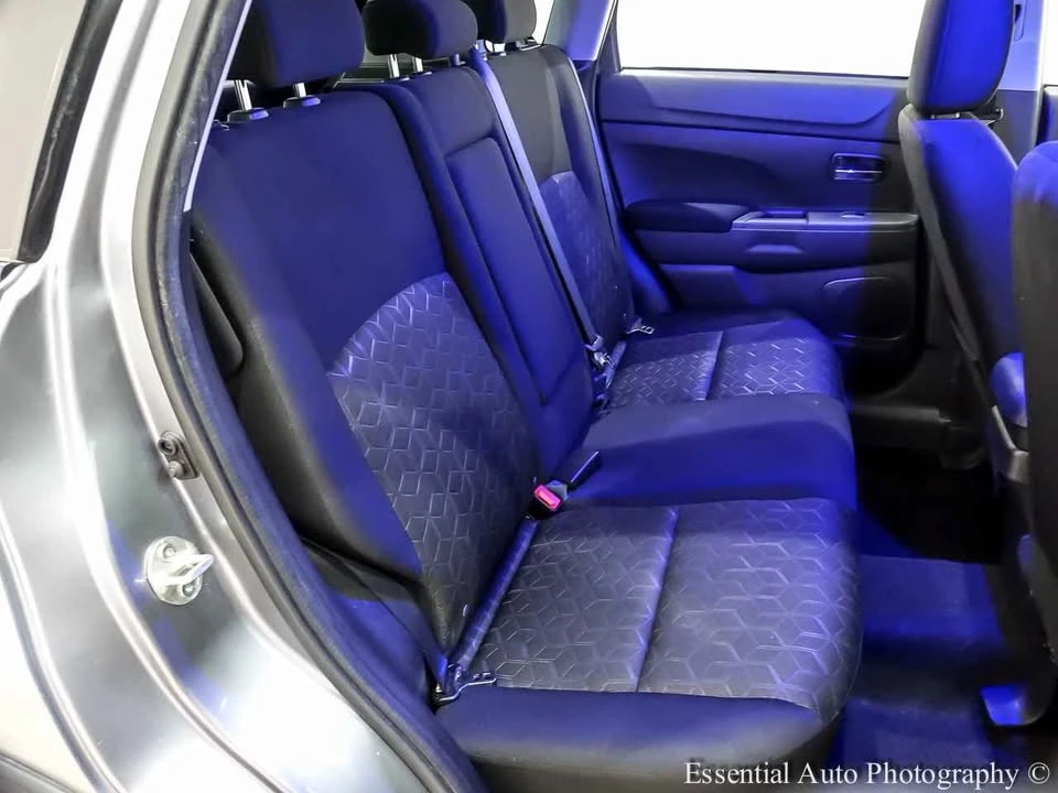 2021 Mitsubishi Outlander - Image 16 of 19
