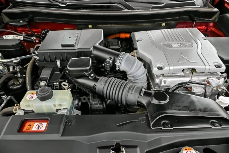 2021 Mitsubishi Outlander - Image 16 of 21