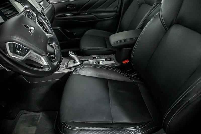 2021 Mitsubishi Outlander - Image 19 of 21