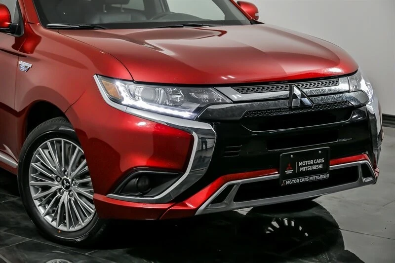 2021 Mitsubishi Outlander - Image 2 of 21