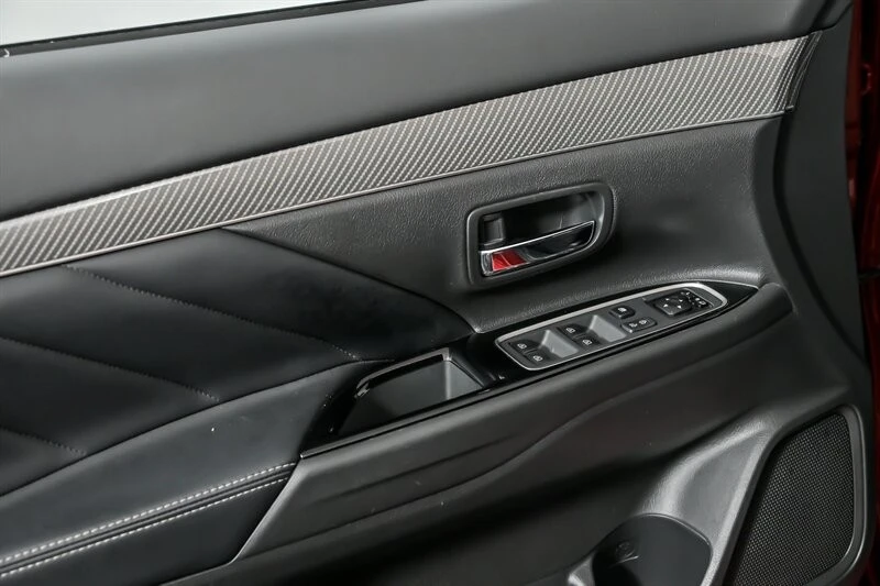 2021 Mitsubishi Outlander - Image 17 of 21