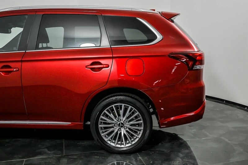 2021 Mitsubishi Outlander - Image 8 of 21