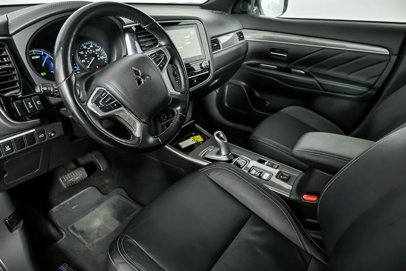 2021 Mitsubishi Outlander - Image 18 of 21